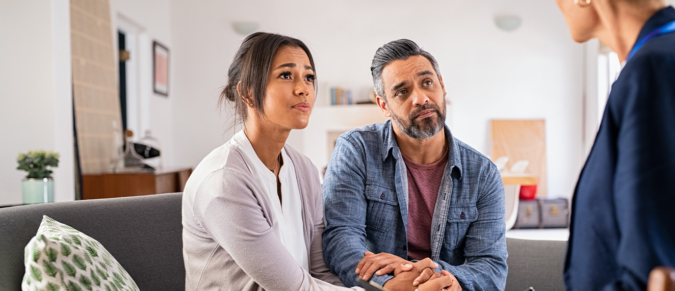 Couple getting home insurance