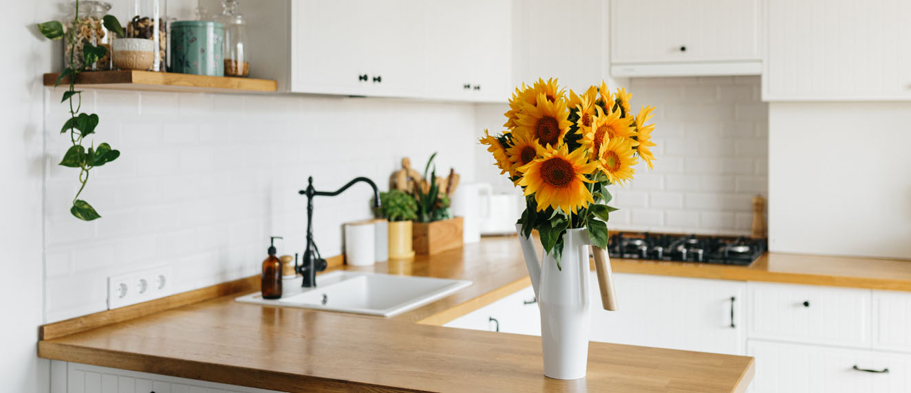 Pretty summer kitchen.