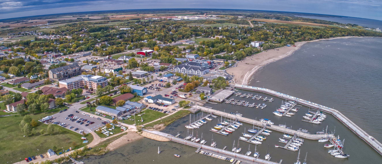 Aerial photo of Gimli.