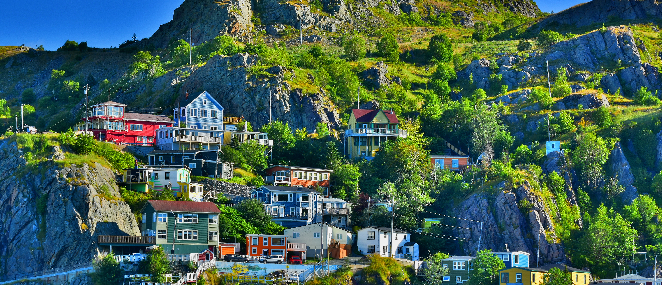 Neighbourhood on oceanside cliff.